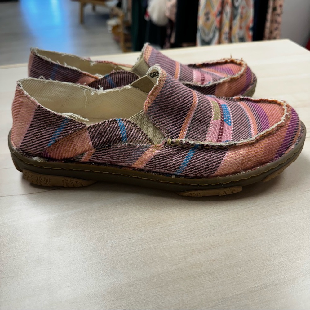 Tony Lama Multicolor Striped woven Flats